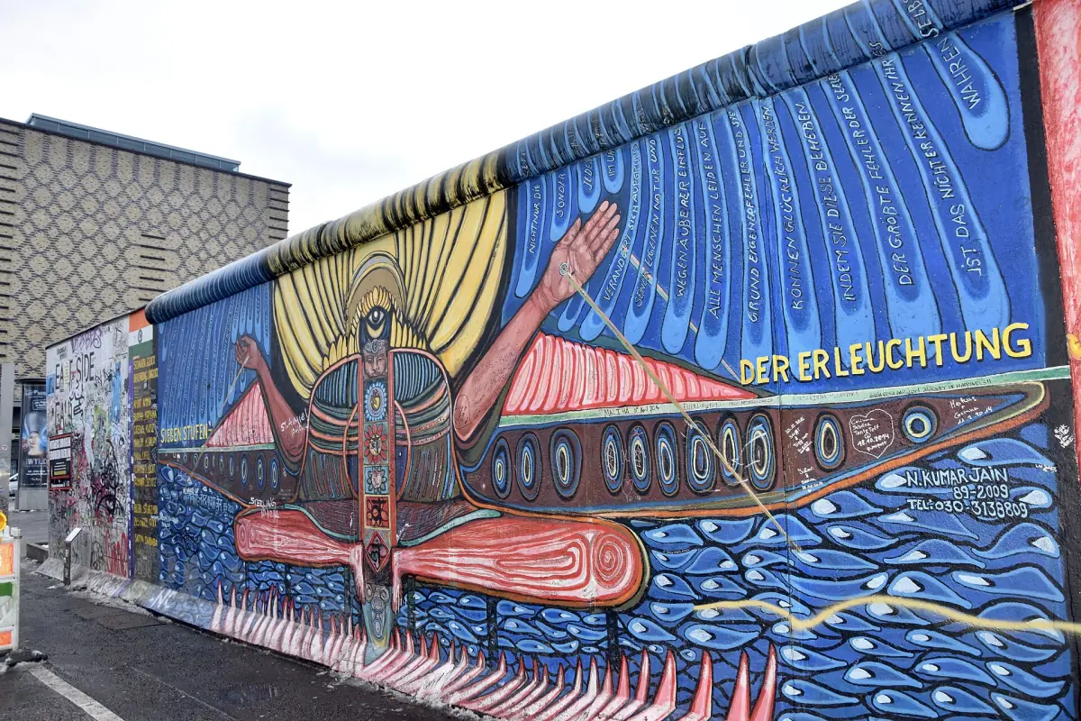 A mural on the East Side Gallery